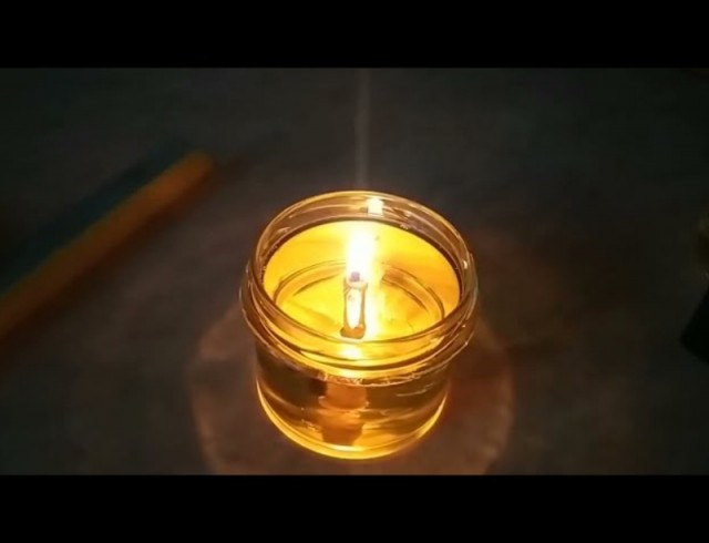 Att göra ett hemgjort ljus på en minut: den perfekta metoden från en kemist