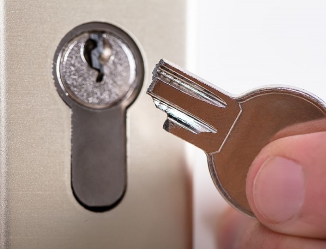 Hur man får ut en trasig nyckel ur ett lås: life hacks som verkligen kommer att rädda dig