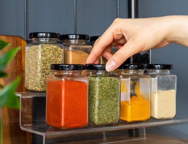 Vad man ska göra med utgångna kryddor: intressanta idéer för annan användning