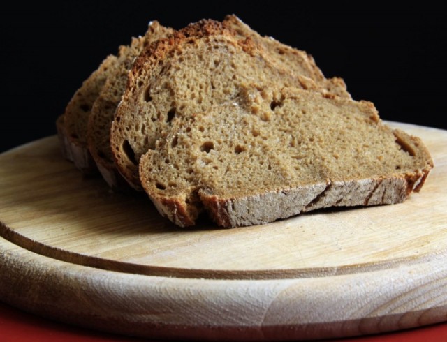 Effektiva sätt att spara gammalt bröd: tre effektiva metoder