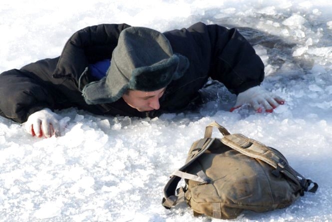 Hur du tar dig ut om du faller genom isen: instruktioner från en ambulanspersonal som kan rädda ditt liv (VIDEO) - foto nr 1