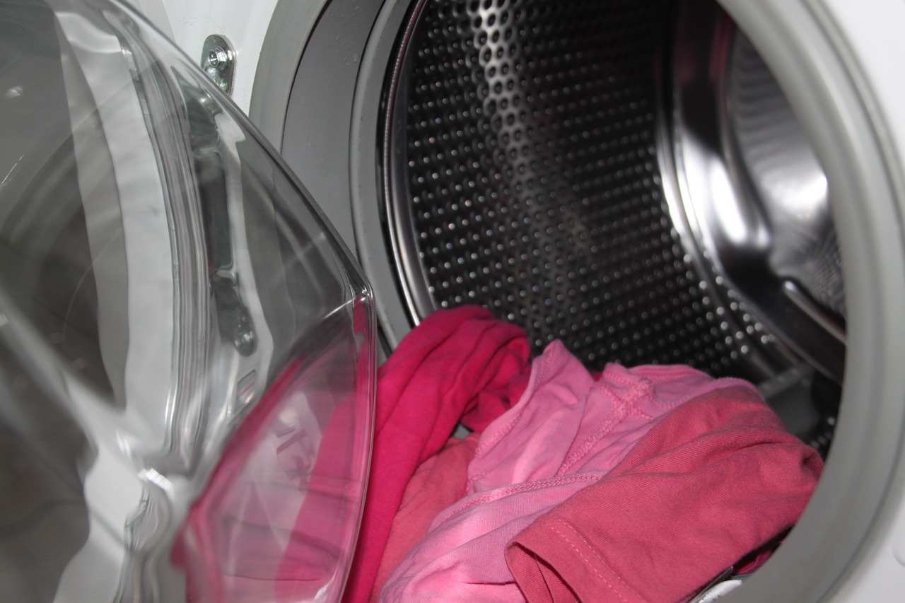 Jag la TVÅ lagerblad i tvätten. Det här tricket har sparat mig MYCKET tid och nerver!
